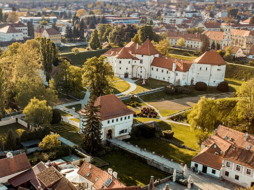 Luftaufnahme der Schlossanlage von Varazdin